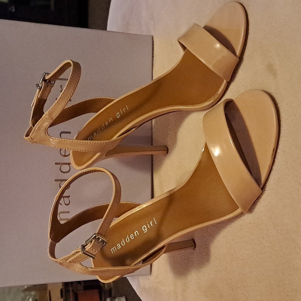 High heel sandals